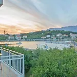 Apartment Apartments Lumbarda Beach