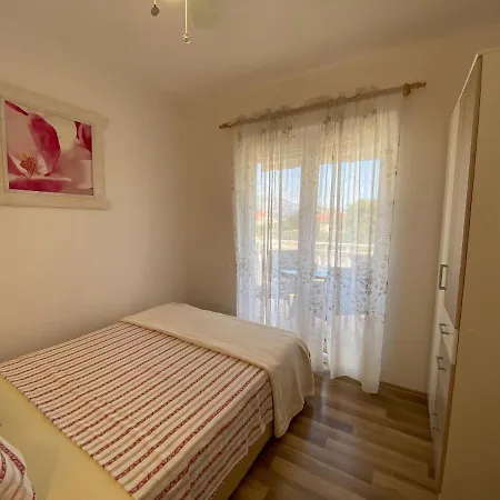 Apartments Lumbarda Beach 아파트