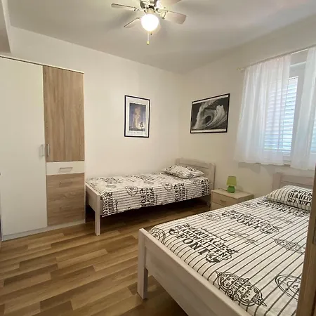 Apartments Lumbarda Beach 룸바르다