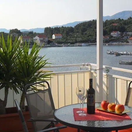 Apartments Lumbarda Beach 룸바르다