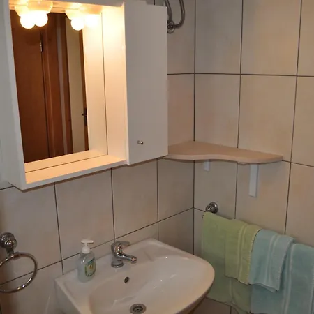 شقة Apartments Lumbarda Beach