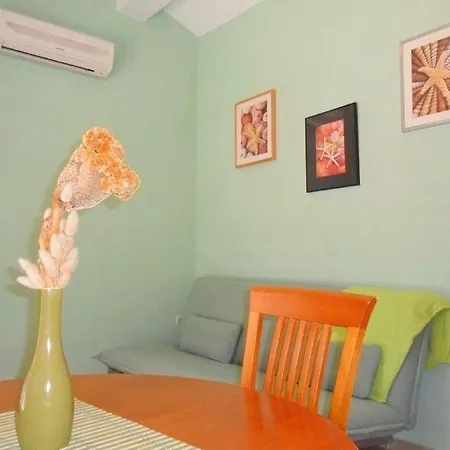 شقة Apartments Lumbarda Beach