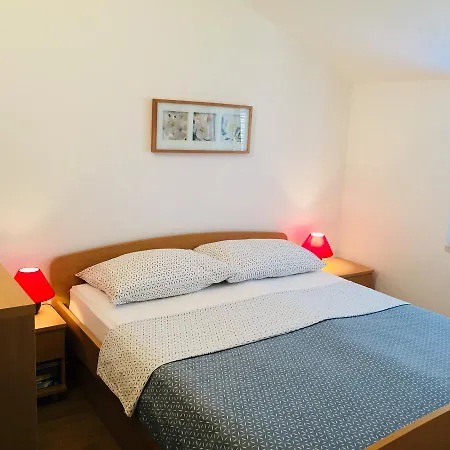 شقة Apartments Lumbarda Beach لومباردا