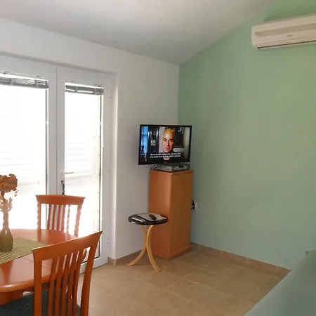 Apartments Lumbarda Beach شقة لومباردا