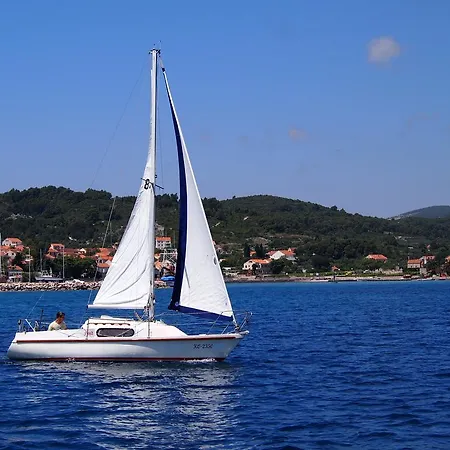 Apartments Lumbarda Beach Apartament *
