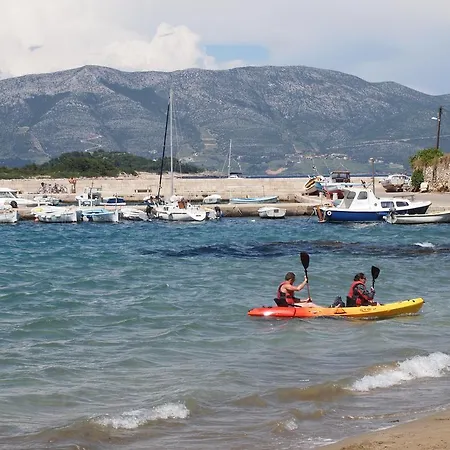 شقة Apartments Lumbarda Beach *