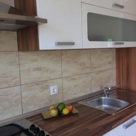 شقة Apartments Lumbarda Beach